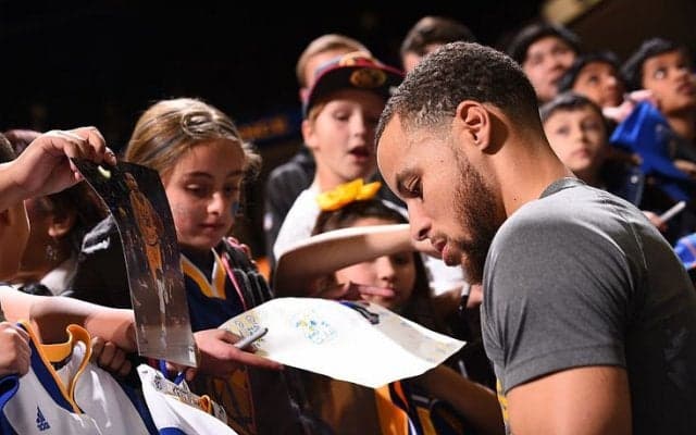 ステフィン・カリー、余命4カ月を宣告された幼いファンと面会して勇気を与える