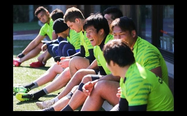  世界的バックローを向こうに泥にまみれる。サントリーNO8小澤直輝の誓い。 