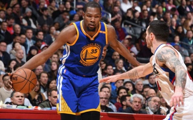 カリーとデュラントがダブル・ダブルの活躍、ウォリアーズが司令塔不在のクリッパーズに完勝