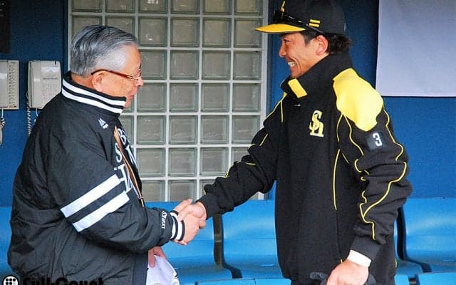 NPB熊崎コミッショナーがソフトバンクのキャンプ地来訪