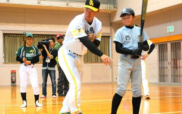 ホークスがキャンプ地で野球教室を開催　地元の少年野球13チームが参加