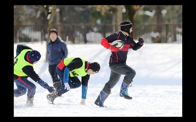  雪上で好プレー、珍プレー連発。津軽雪上ラグビー大会、今年も盛り上がった！ 