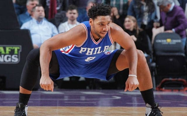 ペリカンズ、セブンティシクサーズからジャリル・オカフォーを獲得すべく交渉中