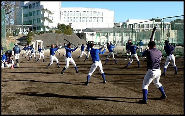 【中央学院】分厚いマニュアルと4人のコーチ。野球の技術向上に集中できる野球環境