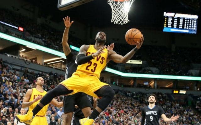 ラブ欠場の不利をはねのけたキャバリアーズ、終盤の勝負どころでのディフェンスが光り、ティンバーウルブズを撃破