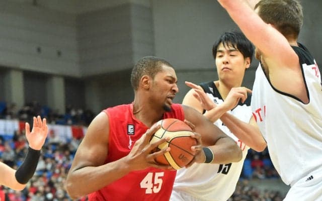 ターンオーバーからの得点と徹底したインサイドへのダブルチームが功を奏し、アルバルク東京が富山グラウジーズを撃破