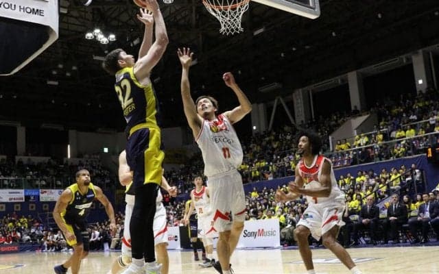 フィールドゴール64.7％と好調の三遠ネオフェニックスに対し、ポゼッションゲームに持ち込んだ栃木ブレックスが競り勝つ