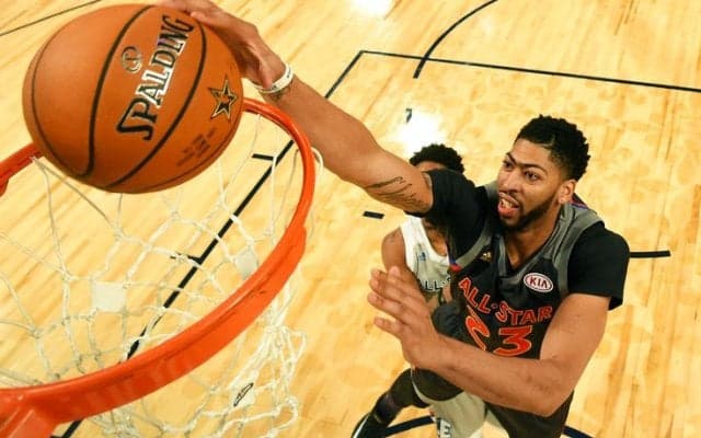 『夢の舞台』で地元ペリカンズのデービスが52得点の大爆発、オールスターの得点記録を55年ぶりに更新し西が勝利