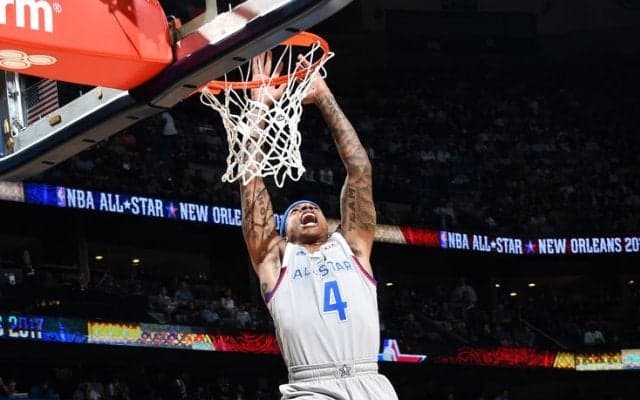 オールスターでダンクに失敗した175cmのアイザイア・トーマスが、ウィンドミルダンクを披露