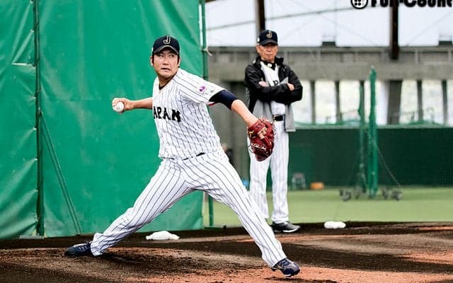 侍・菅野がブルペンで圧巻60球　「（前に）飛ばない」「奥行きのある球」