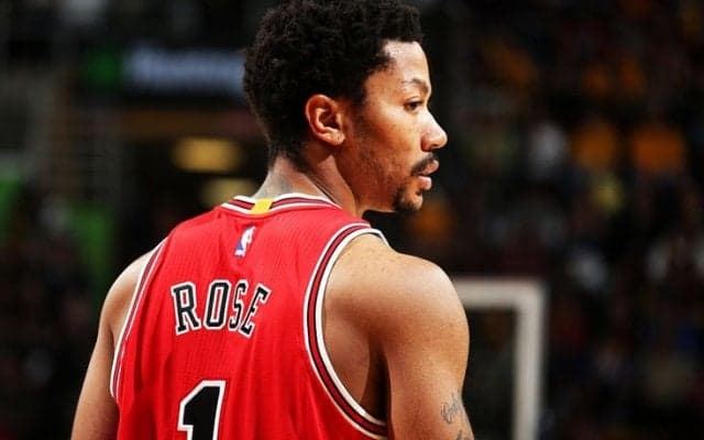 今もデリック・ローズを愛するファンの顰蹙を買ったアンソニー・モロー、背番号『1』へ伸ばした手を引っ込める