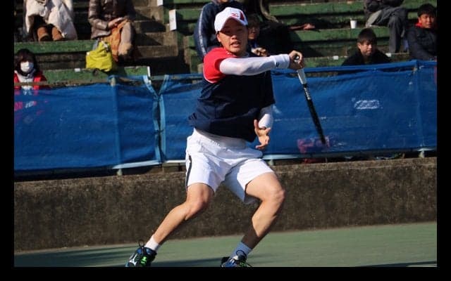  慶應大3年の上杉海斗が前週優勝の内山靖崇から金星で初戦突破 [慶應チャレンジャー] 