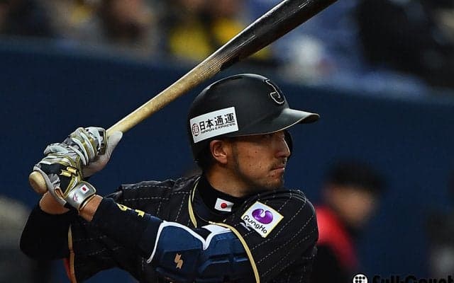 侍ジャパン打線が反撃！　代打田中の中前打をきっかけに1点差に詰め寄る
