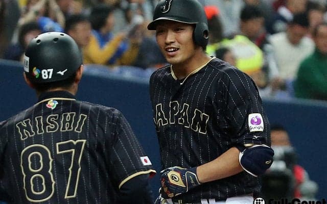 ムード変えた侍ジャパン鈴木、「神ってる」逆転3ランに「上手く打てた」
