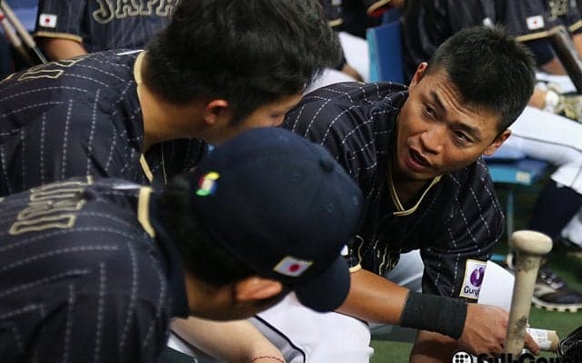 青木の円陣から始まった侍Jの逆転劇　小久保監督「存在の大きさを感じた」