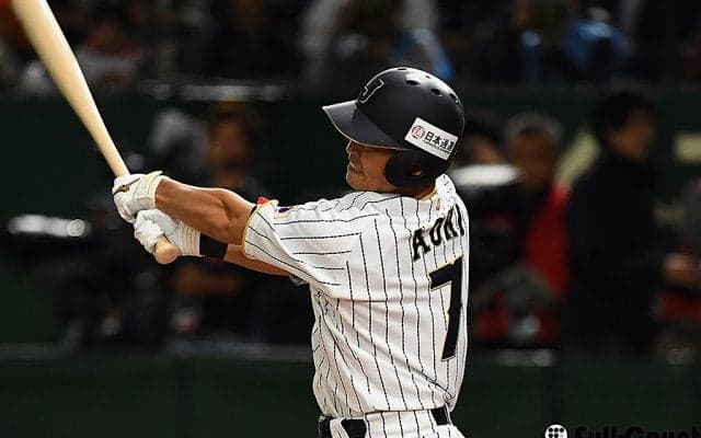 侍・青木が美技連発！　スーパーキャッチに東京ドームはどよめきと大歓声