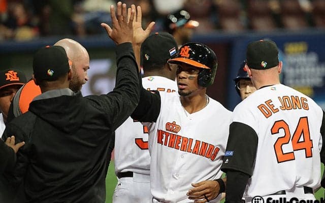 オランダ、珍勝！　“打ち直し”でサヨナラ押し出し四球、2次R進出