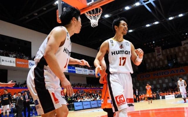 新潟で起きた「選手が殴るフリをされた」という『事件』を機に、リーグの雰囲気を育む意義を考える