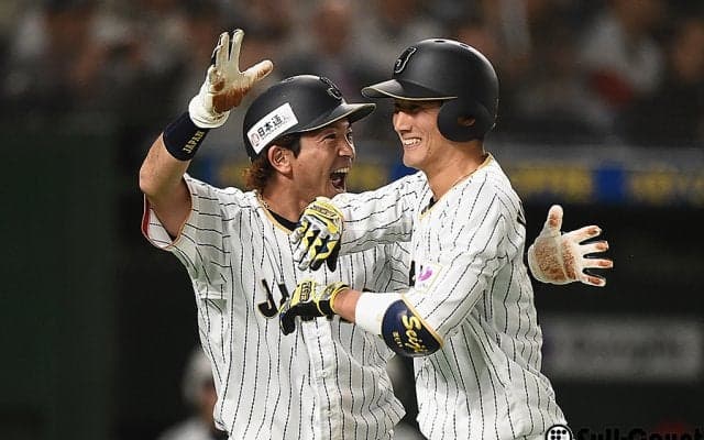 侍の「正捕手」小林がWBC初本塁打　左翼へ会心2ラン「強い打撃だけを意識」