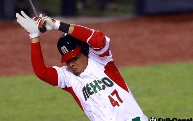 メキシコの巨人クルーズ、156キロが右手直撃で苦悶　地元ファン息をのむ