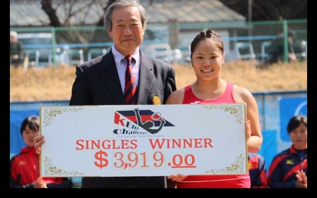  全日本女王の大前綾希子が日比万葉を下して今季のシングルス初タイトルを獲得 [慶應チャレンジャー女子] 