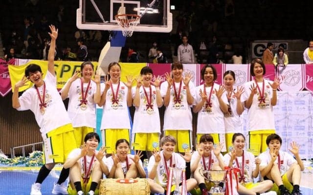 渡嘉敷来夢の負傷退場にも揺るがず、JX-ENEOSがファイナルでトヨタに3連勝、シーズン無敗の『完全優勝』を達成