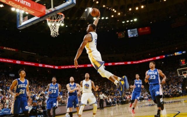 強力なインサイド陣に苦戦するもセブンティシクサーズから逆転勝利を収めたウォリアーズ、連敗を3でストップ