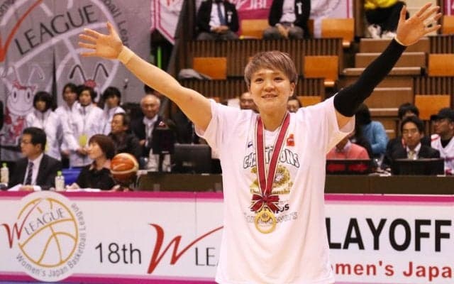 吉田亜沙美（JX-ENEOS）指揮官との堅い絆──トムのために──を新たなモチベーションにつかんだ9連覇の栄光