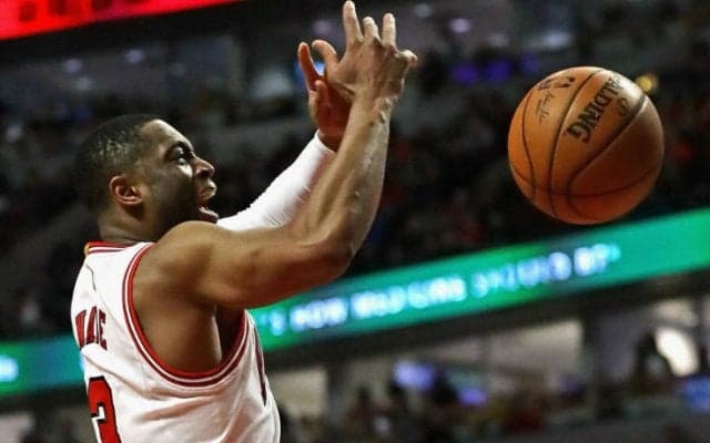 ドウェイン・ウェイドがヒジを骨折、地元シカゴ凱旋のシーズンは残念な形で終了することに