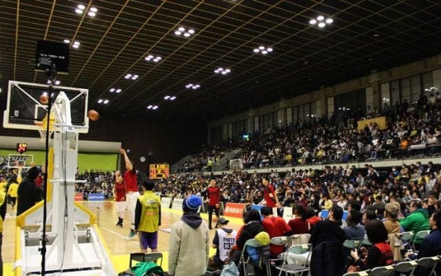 『渋谷ダービー』初戦で観客4377人！ サンロッカーズ渋谷は最強の立地を武器に『バスケ初心者』の取り込みに注力