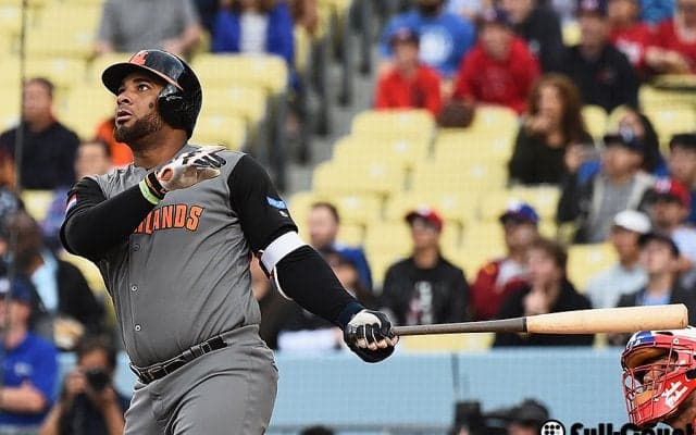 絶好調バレンティンが守備で全力疾走　フェンス激突でヒヤリも出場続ける