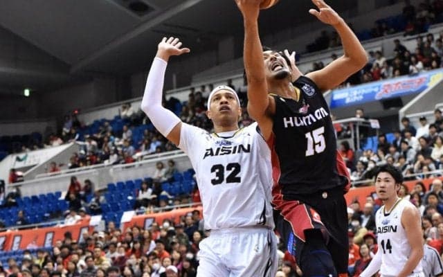 熾烈な2位争いが続く西地区、大阪エヴェッサは根来新之助の奮闘で先行するも、後半にシーホース三河の猛反撃を浴びて沈む