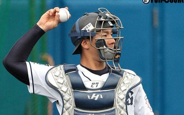 西武・炭谷、負傷交代　DeNA倉本と交錯　WBCから合流2戦目で足首負傷か