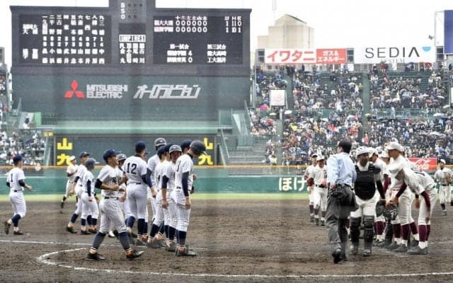 福岡大大濠と滋賀学園の息詰まる投手戦は  延長15回引き分け再試合に！