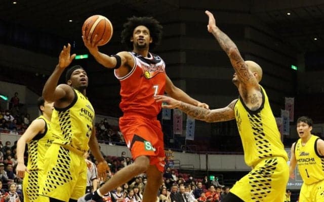 ジョシュ・チルドレスとオルー・アシャオル、外国籍選手のスピードを生かした攻めで三遠ネオフェニックスが競り勝つ