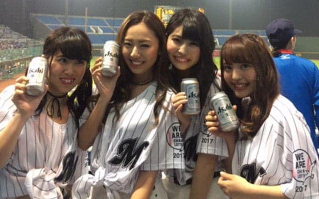 ロッテ「カンパイガールズ」、台湾開幕戦でデビュー曲熱唱＆サイン会実施