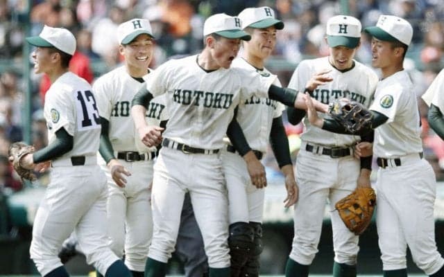 機動力活かした報徳学園が8得点  大会4試合目の福岡大大濠、力尽きる