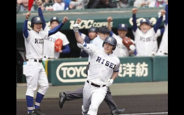 履正社が9回表逆転劇で決勝進出！  報徳学園・永田 裕治監督はラスト采配に