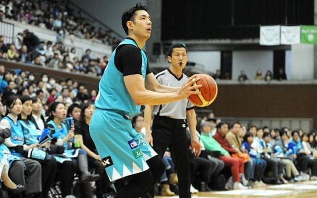 ［CLOSE UP］佐藤託矢（京都ハンナリーズ）数奇なバスケ人生を乗り越えたビッグマン、タフなBリーグ初年度を楽しむ