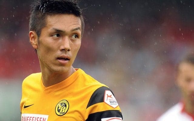 サッカー日本代表・久保裕也、長友佑都伝授の体幹トレーニングを実践「回旋難しい！」