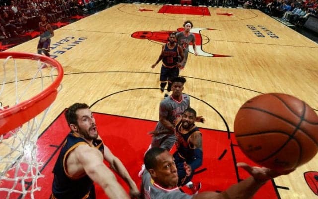 ブルズに逆転負けを喫し3連敗のキャバリアーズ、レブロンの通算得点記録を祝えず、東カンファレンス首位から再び転落