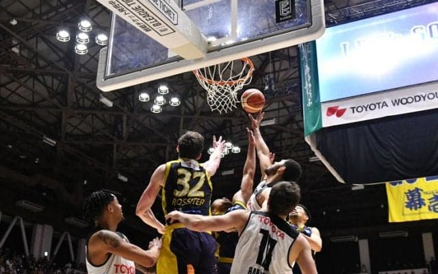 4本のフリースローを与え集中力が切れたアルバルク東京、勝負どころで11-0と走った栃木ブレックスが首位攻防戦を制す