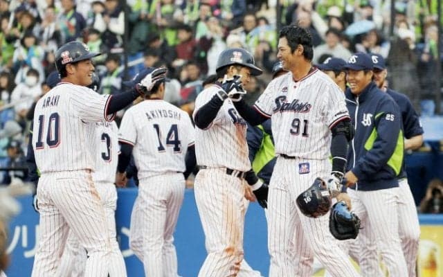 鵜久森35年ぶり代打満塁弾！延長戦の末に東京ヤクルトが劇的サヨナラ勝ち！