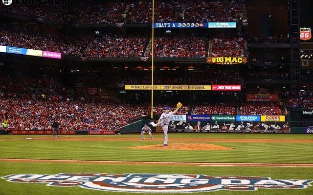 カブス上原、1回無失点“デビュー”　2走者背負うもモリーナ仕留める