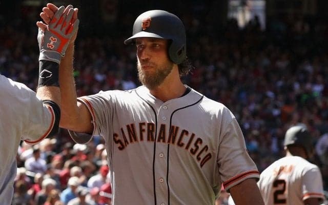 バムガーナーがメジャー史上初、開幕投手による2本塁打