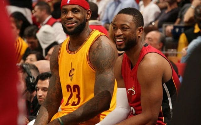 2014年オフのレブロン・ジェームズ、キャブズ復帰発表のエッセイを盟友ウェイドの隣で校正!?