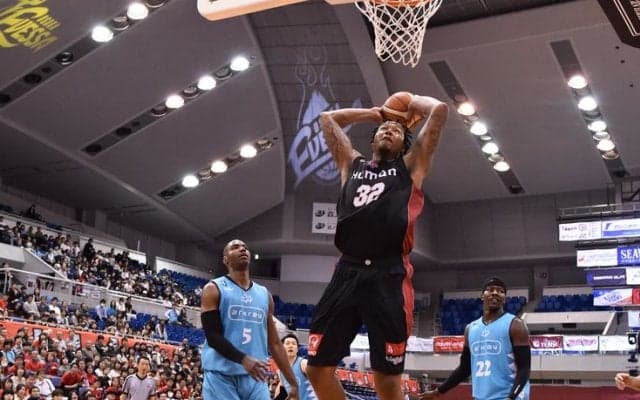 混沌の西地区2位争い、ファウルトラブルで沈む京都ハンナリーズに『堅守速攻』で逆転勝利した大阪エヴェッサが3位浮上