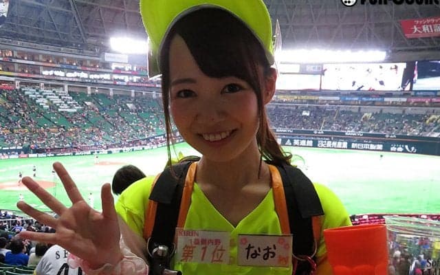 「福岡発　売り子名鑑」水色リボンのポニーテールが目印、20歳アイドル系女子