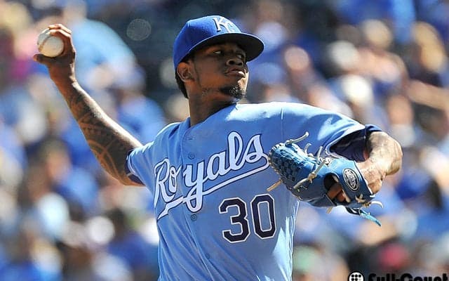 ロイヤルズが夭逝“エース”を追悼　本拠地開幕戦で母が涙の始球式