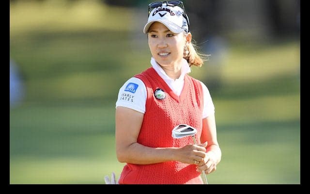 熊本地震から1年、プロ初優勝熊本の地で上田桃子が首位発進